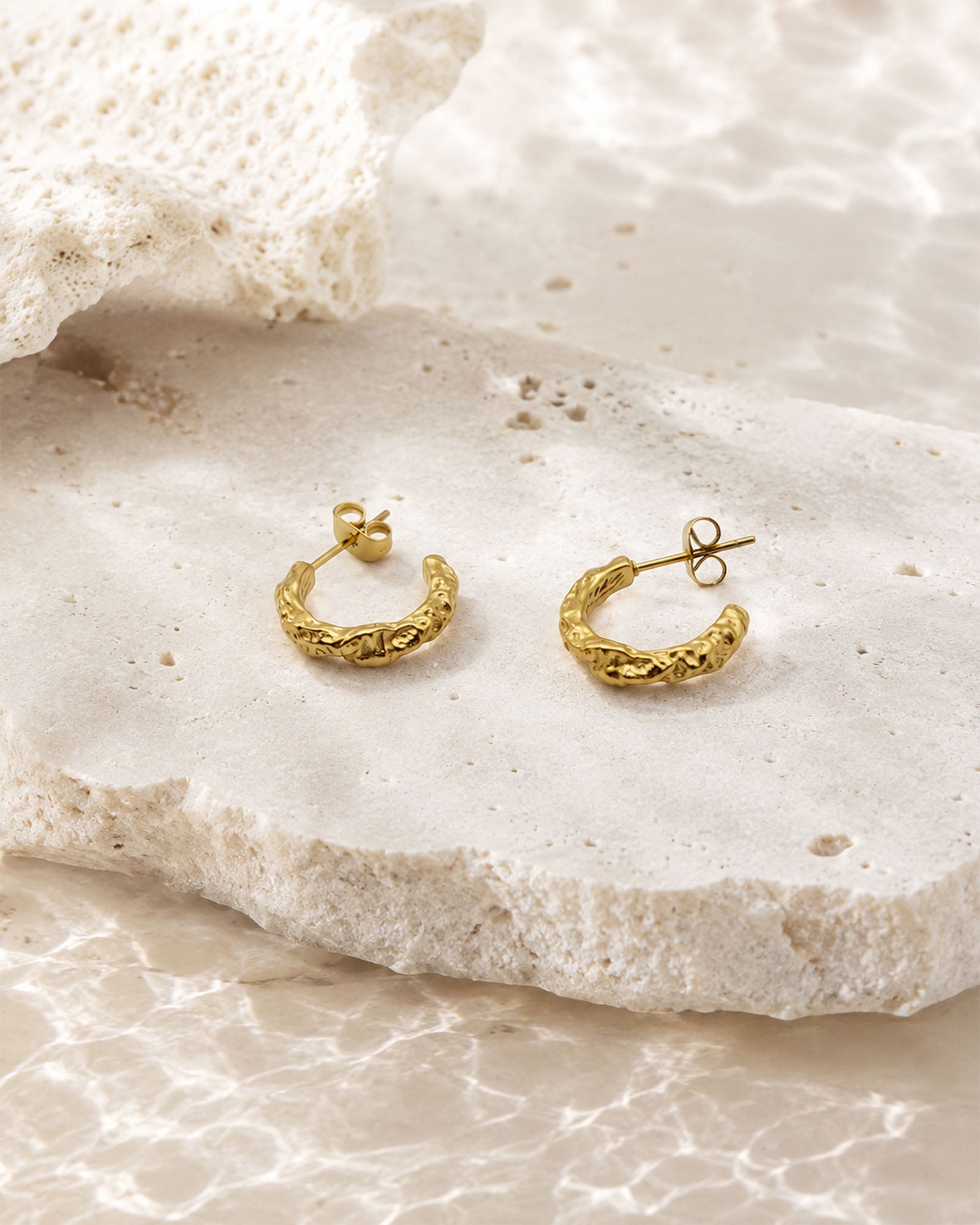 Wasserfeste Hoops Gold mit gehämmerer Oberfläche