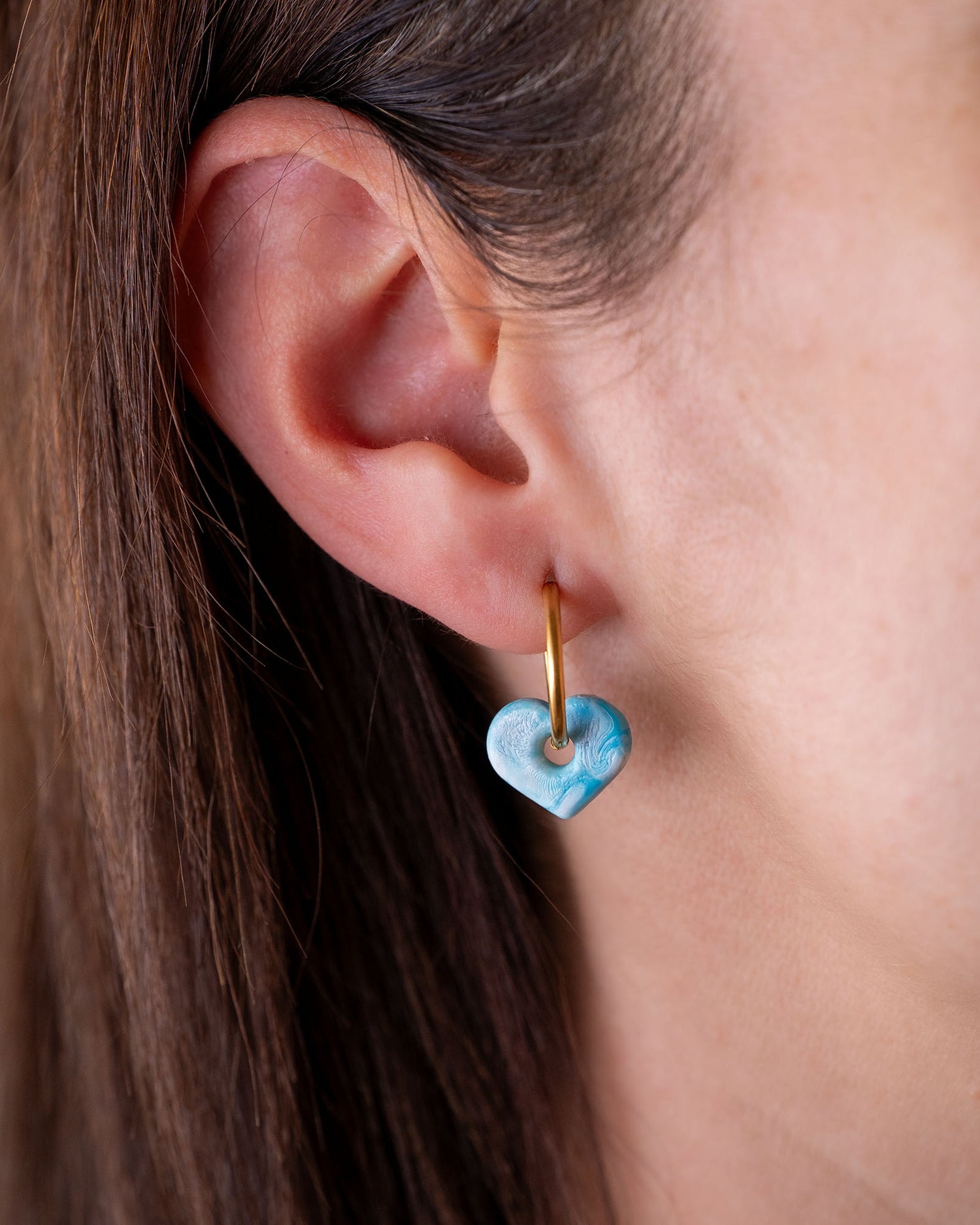 Anura Ohrringe mit austauschbarem Charm aus recyceltem Meeresplastik von KOHO Schmuck