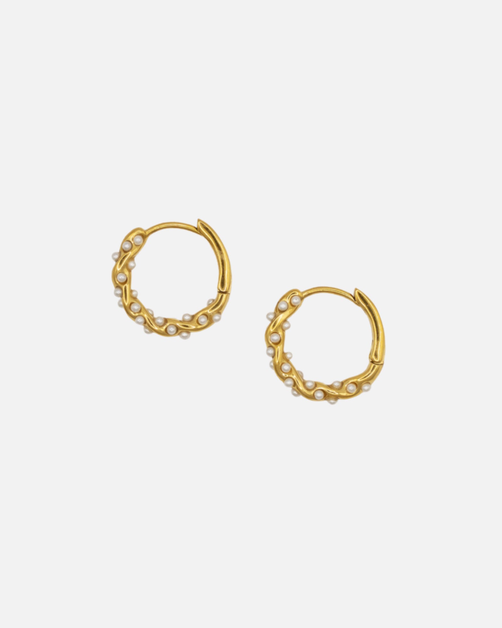 Mira Pearl Hoops Gold aus 18K vergoldetem Edelstahl mit feinen Kunstperlen