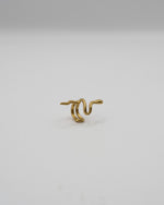 Earcuff Snake in Schlangenform mit strukturierter Oberfläche in Gold