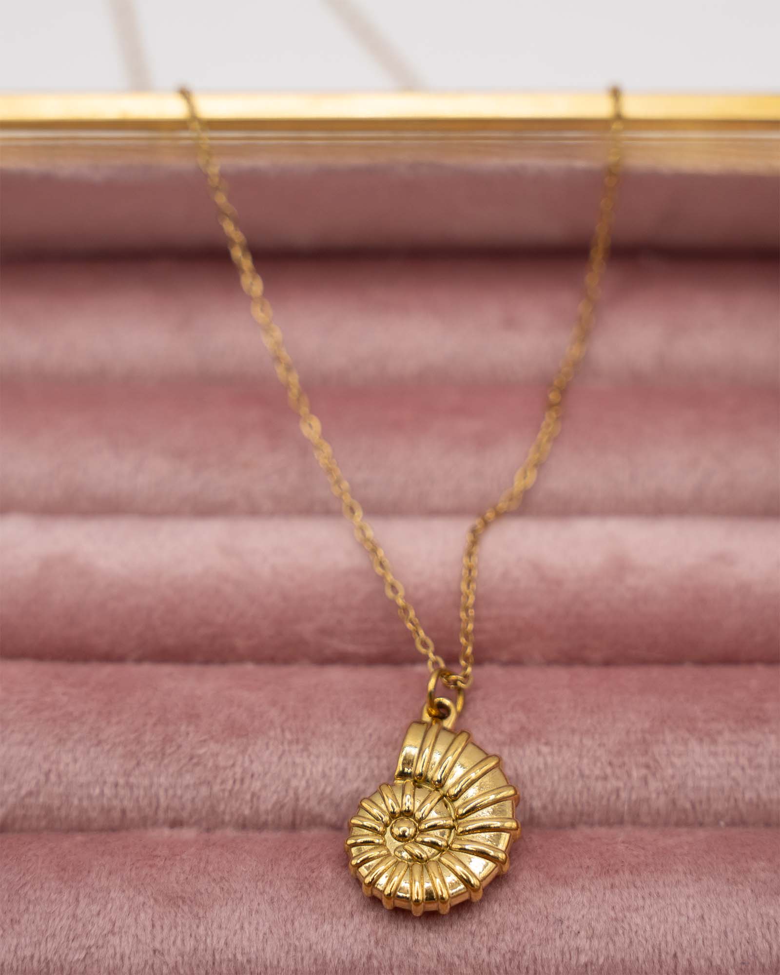 Halskette vergoldet mit Schnecken Anhänger