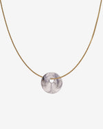 KOHO Halskette Fine Look Kaori Charm schwarz-weisser Anhänger aus Meeresplastik