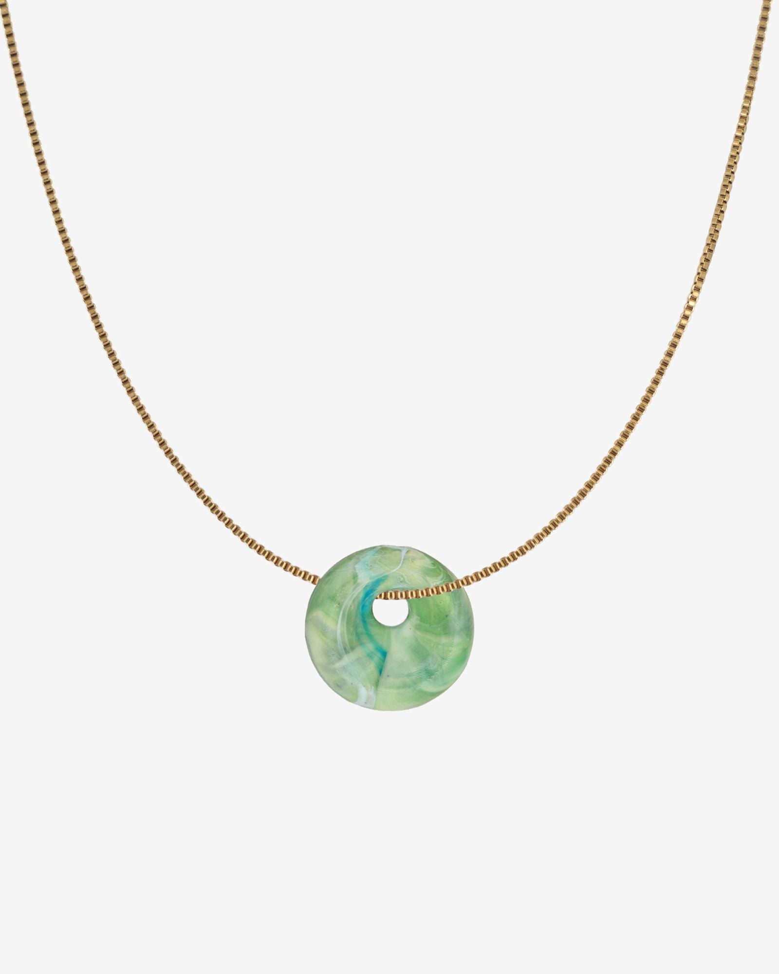 KOHO Halskette Fine Look Kaori Charm grüner Anhänger aus Meeresplastik