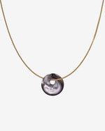 KOHO Halskette Fine Look Kaori Charm schwarz-weisser Anhänger aus Meeresplastik