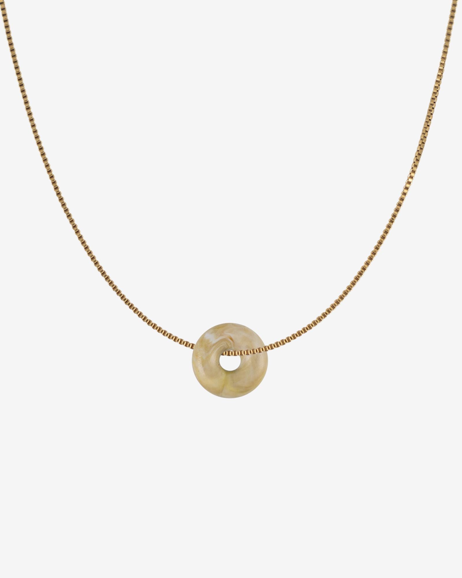 KOHO Halskette Fine Look Mali Charm goldener Anhänger aus Meeresplastik