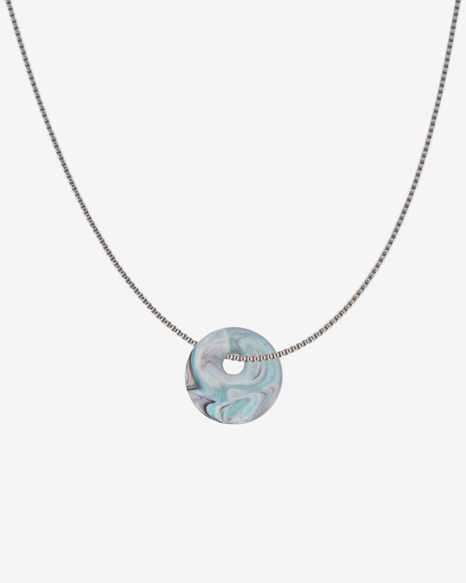 KOHO Halskette Fine Look Kaori Charm blau-weisser Anhänger aus Meeresplastik