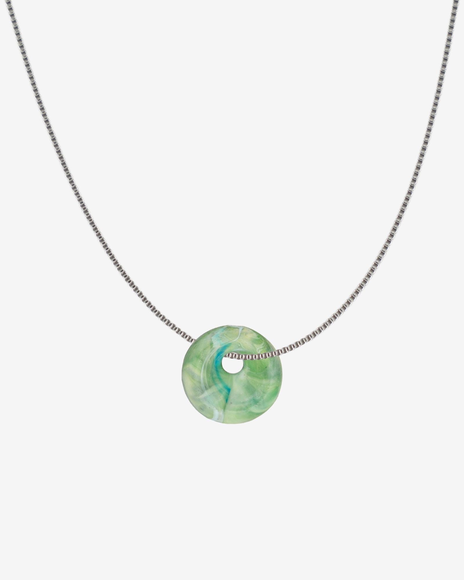 KOHO Halskette Fine Look Kaori Charm grüner Anhänger aus Meeresplastik