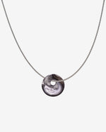 KOHO Halskette Fine Look Kaori Charm schwarz-weisser Anhänger aus Meeresplastik