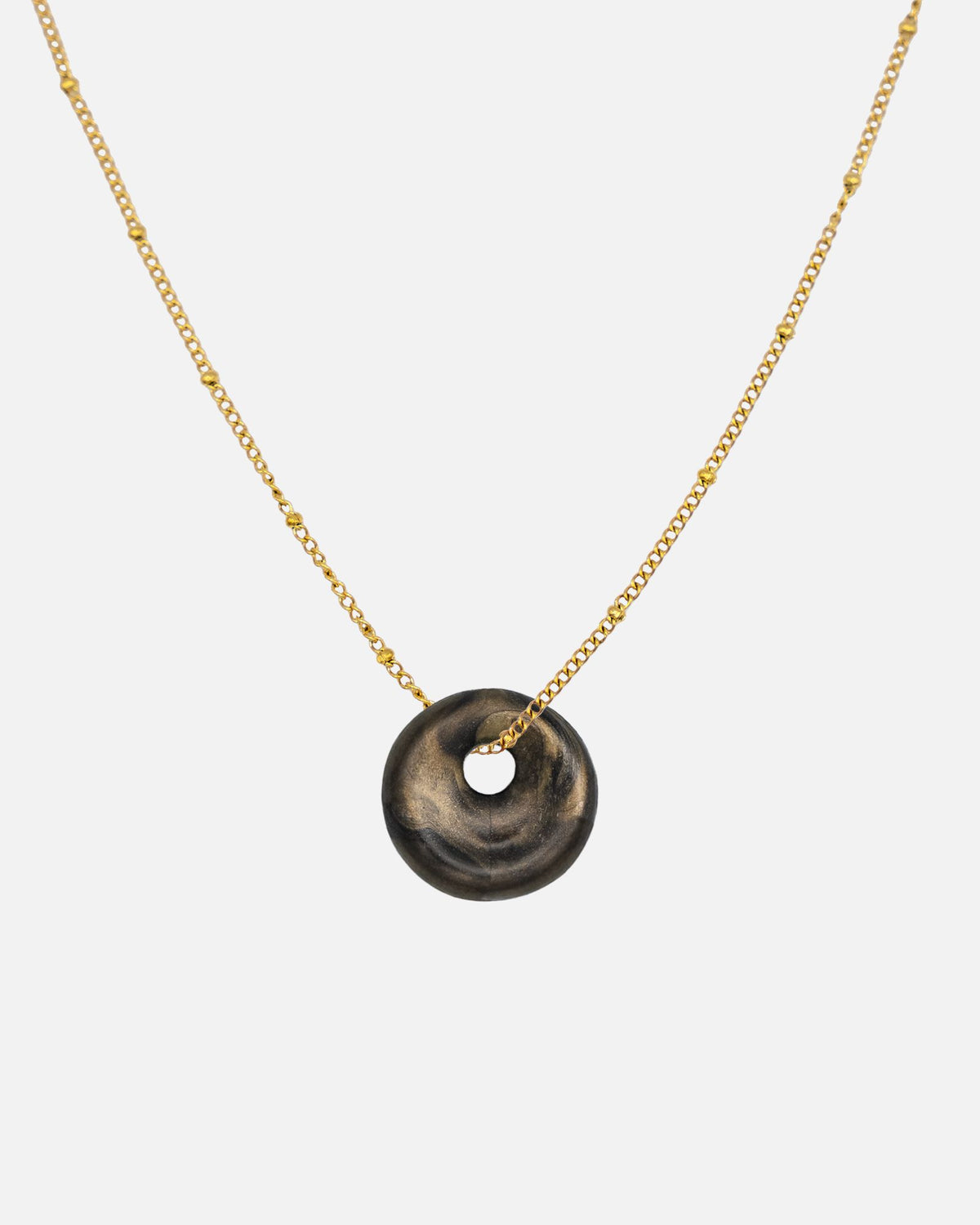 Halskette Gold Satelite mit Kaori Charm schwarz-gold marmoriert