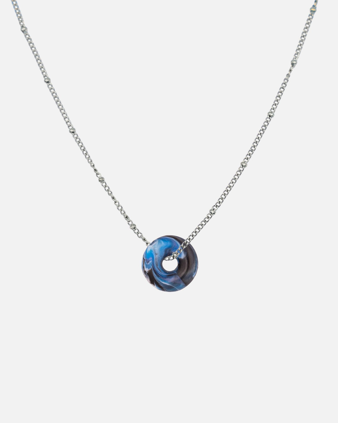 Halskette mit Anhänger aus recyceltem Meeresplastik KOHO Mali Charm Silber
