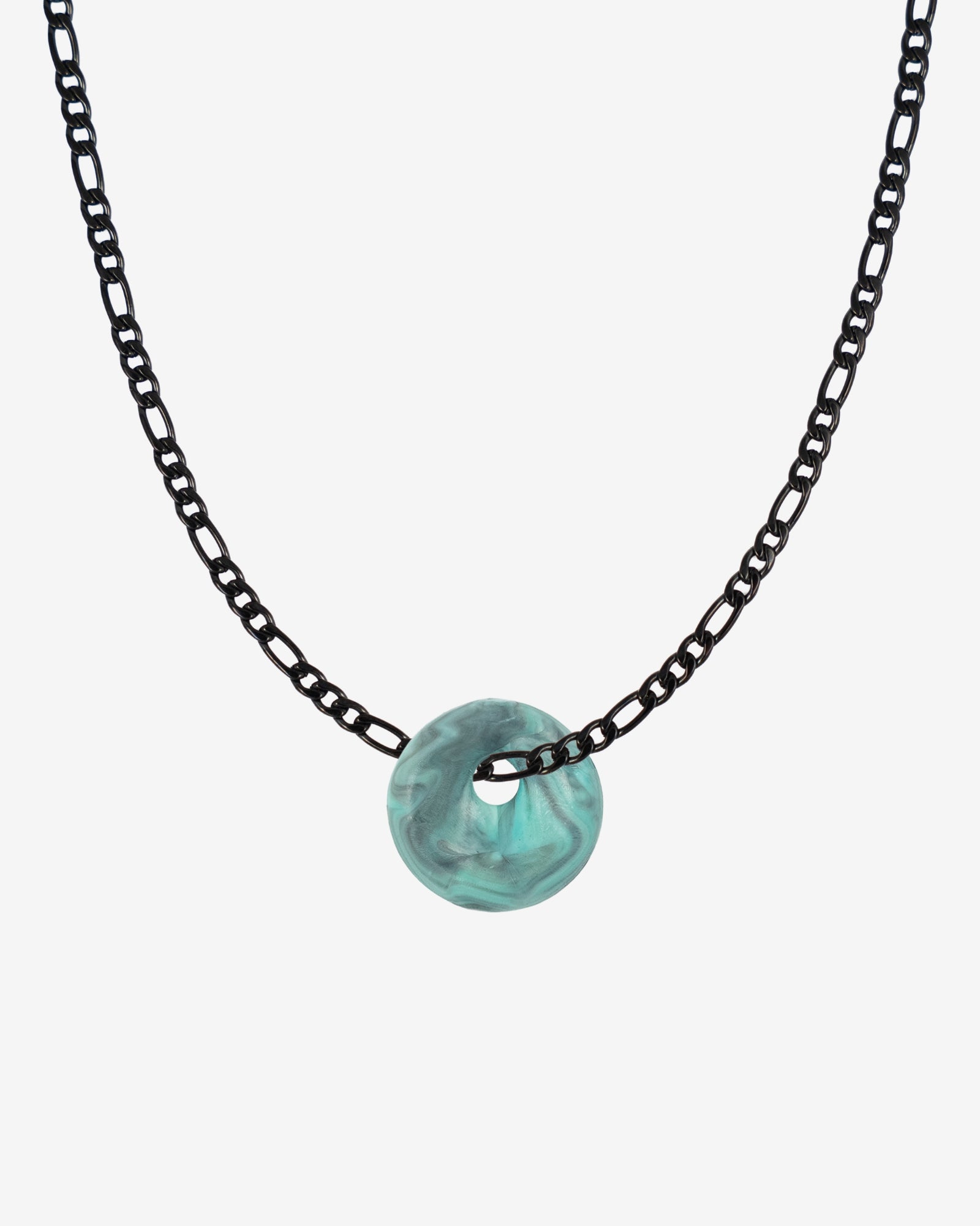 Halskette Figaro Edelstahl Schwarz mit türkis Kaori Charm aus recyceltem Meeresplastik