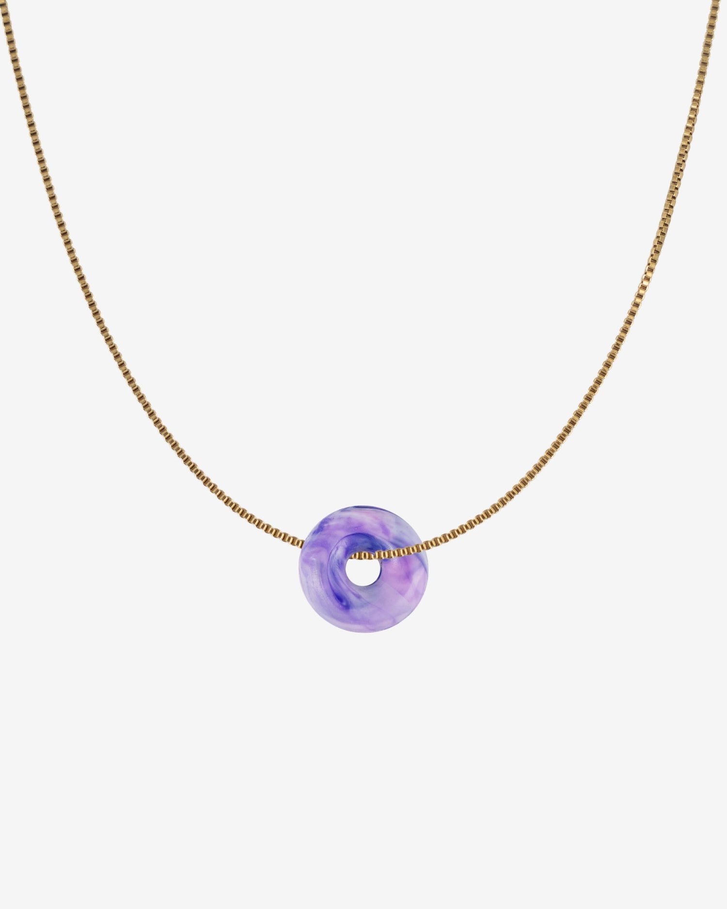 KOHO Halskette Mali mit lilafarbenem Charm aus recyceltem Meeresplastik
