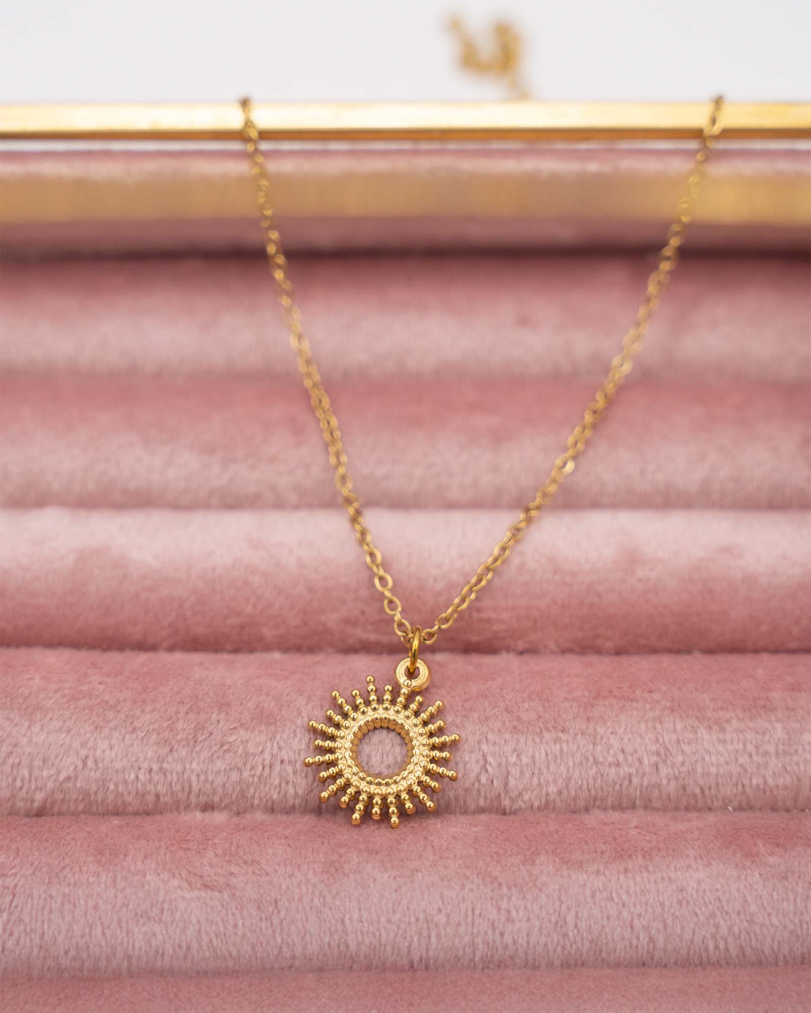 Halskette Gold Anhänger Sonne Wasserfest