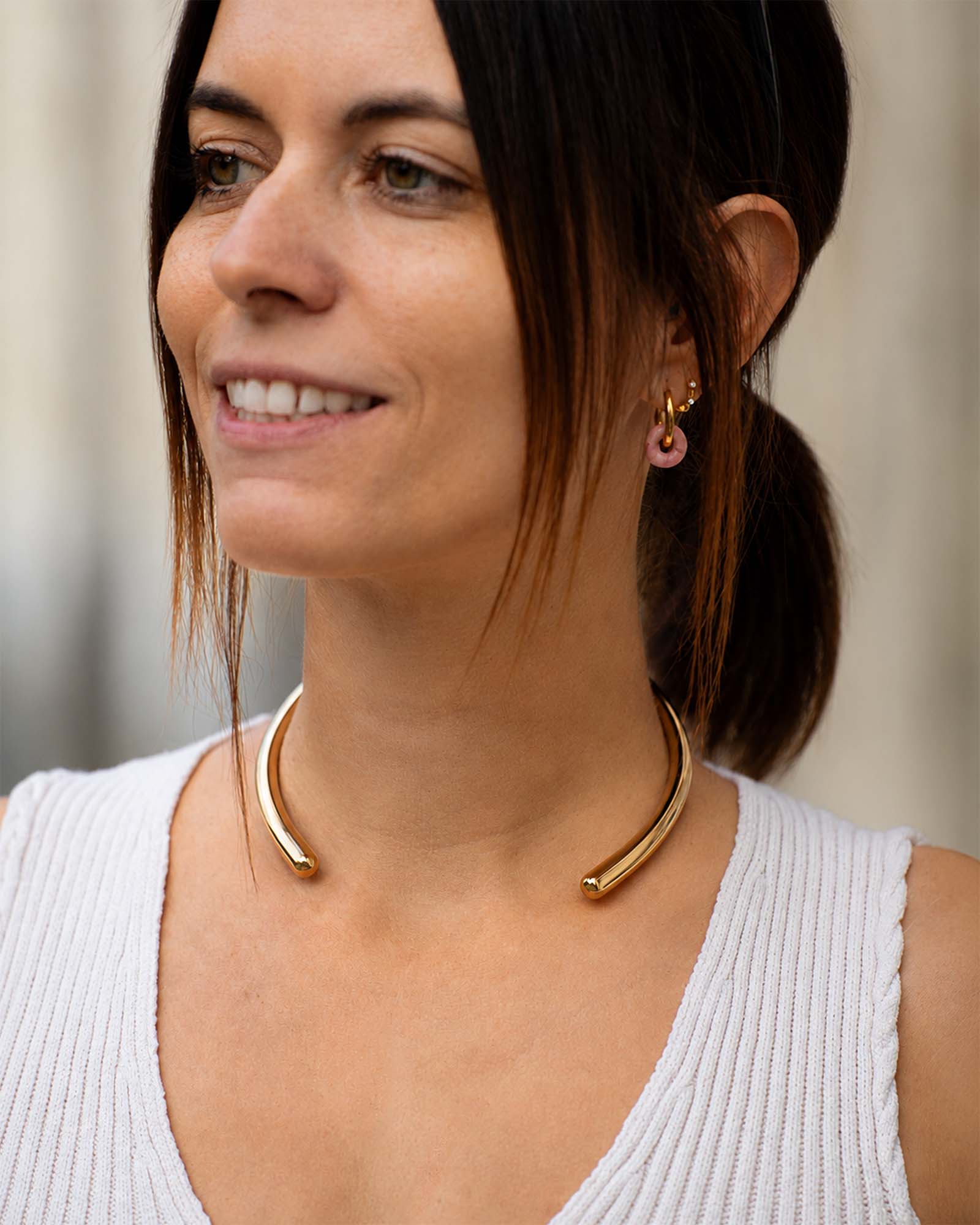 Minimalistischer Neck Cuff in Gold oder Silber von KOHO