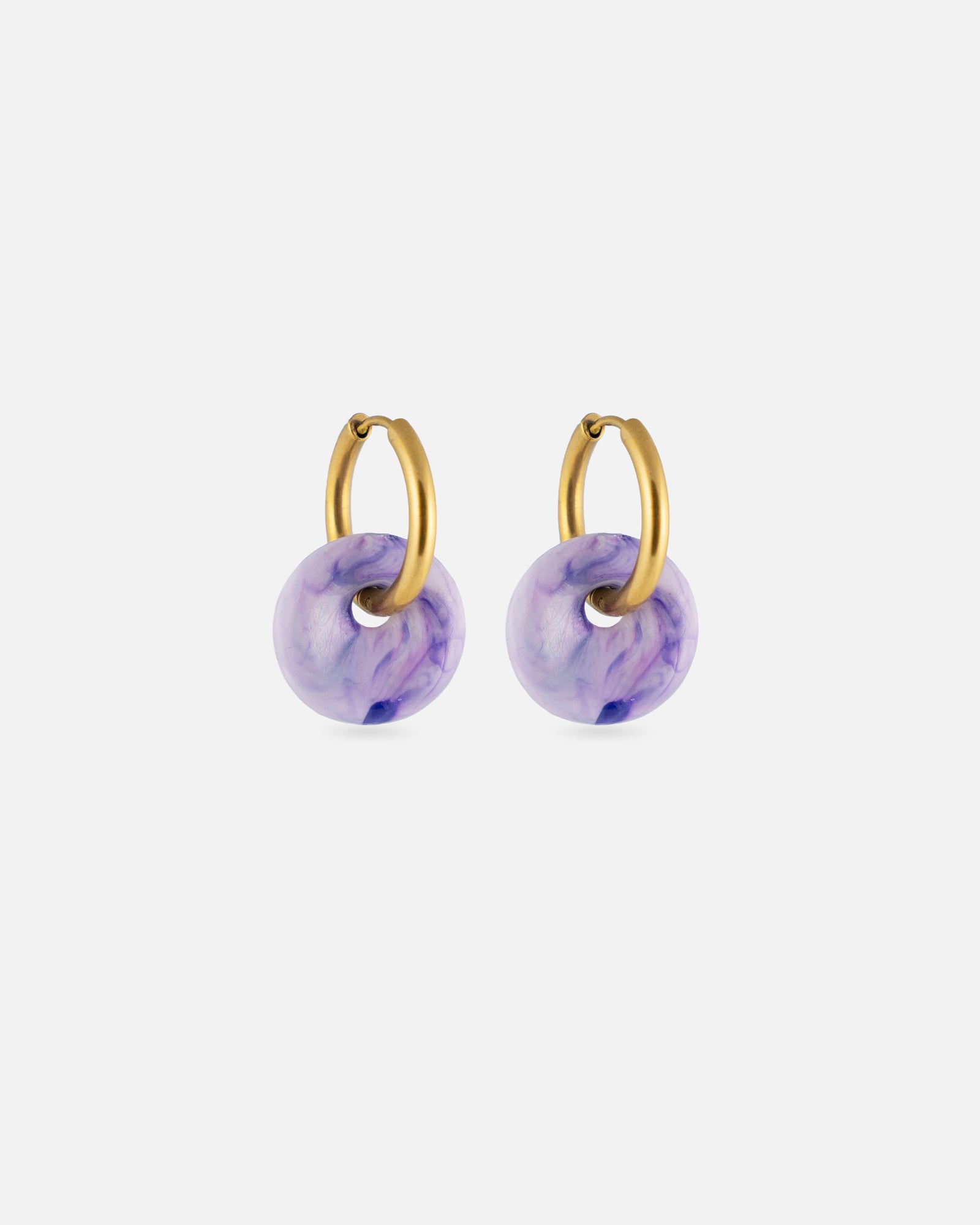 KOHO Hoops Kaori mit lilafarbenem Charm aus recyceltem Meeresplastik