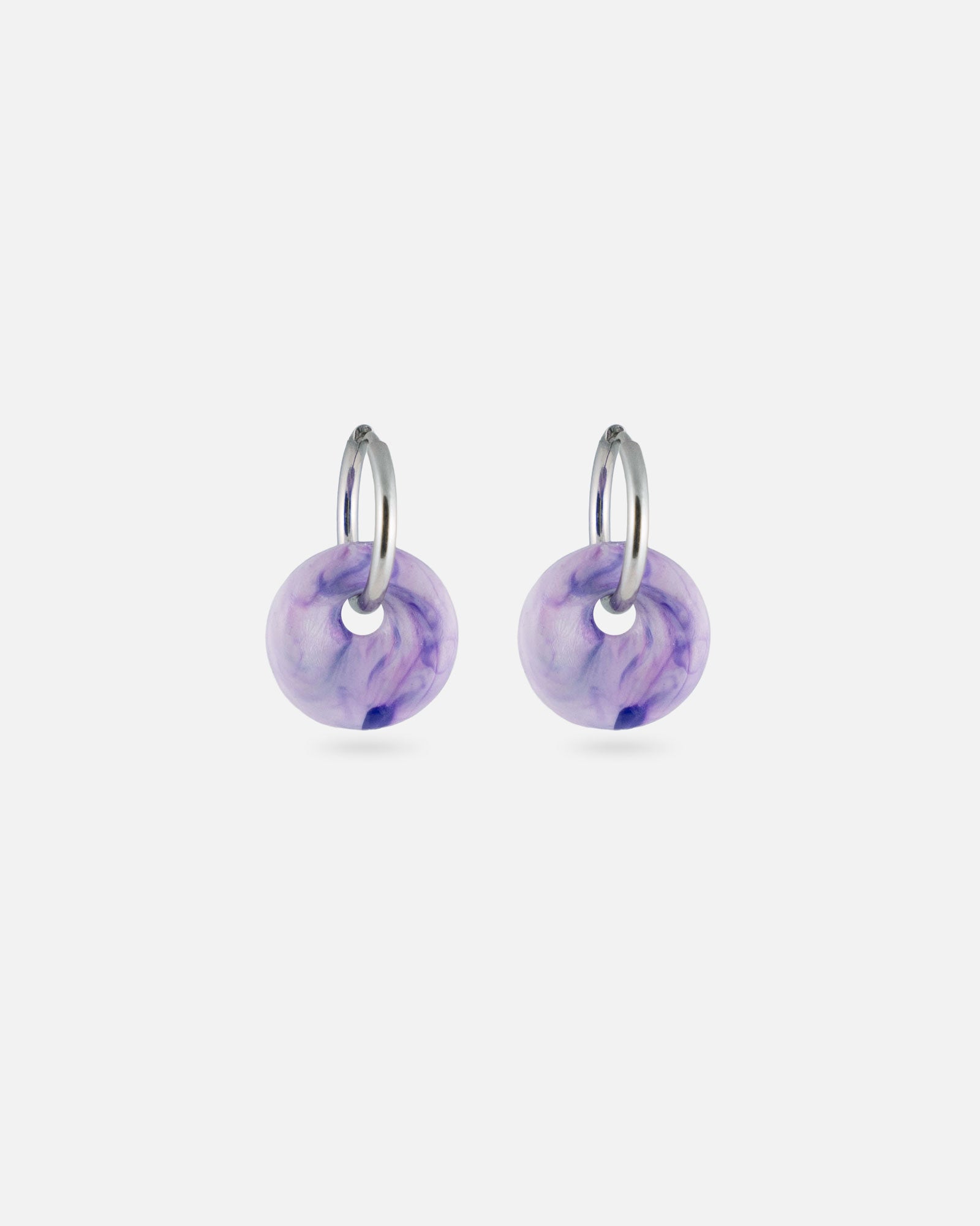 KOHO Hoops Kaori mit lilafarbenem Charm aus recyceltem Meeresplastik