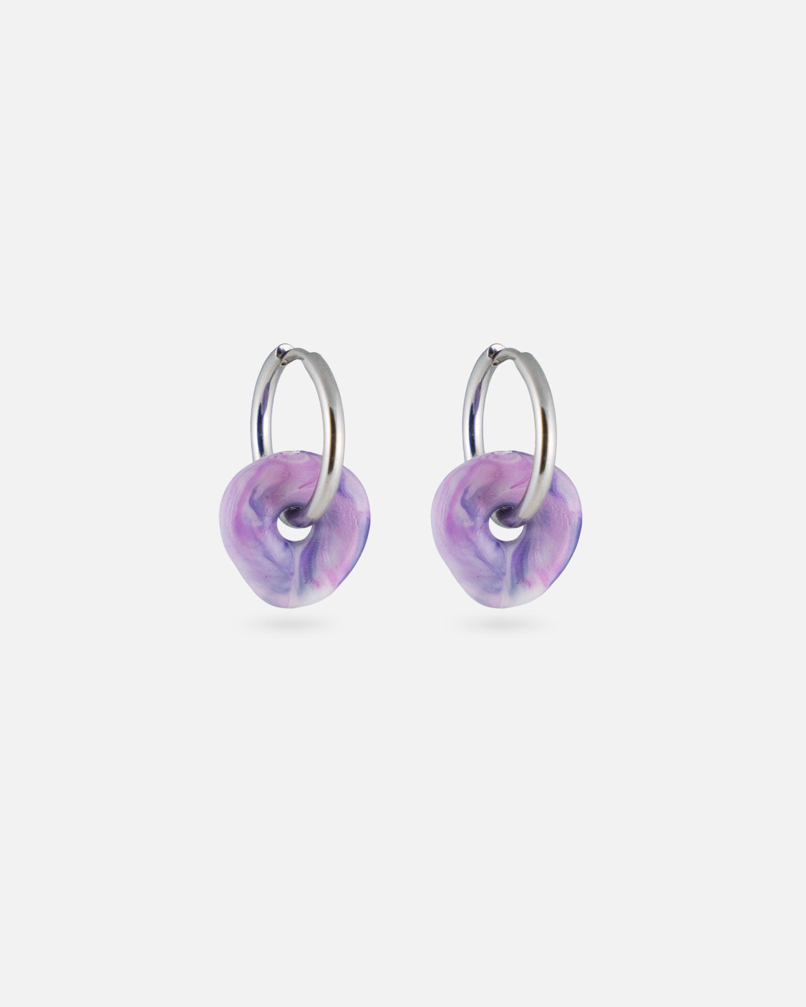 KOHO Hoops Lamai silber mit lilafarbenem Charm aus recyceltem Meeresplastik