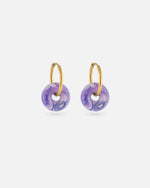 KOHO Hoops Mali Gold mit lilafarbenem Charm aus recyceltem Meeresplastik