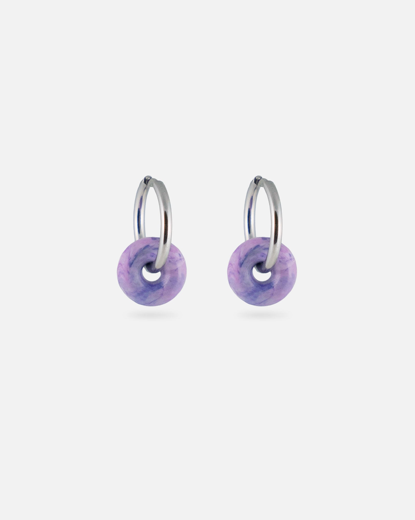 KOHO Hoops Noa Silber mit lilafarbenem Charm aus recyceltem Meeresplastik