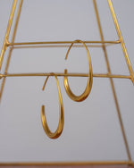 Kailani Hoops Gold offene Ohrringe aus 18K vergoldetem Edelstahl mit geschwungener Form