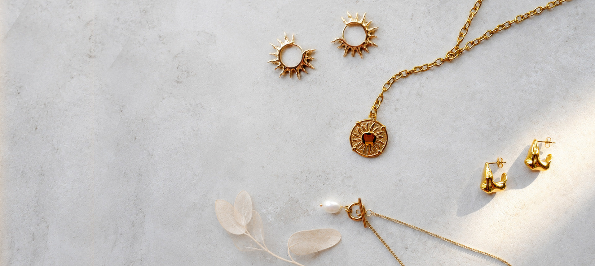 KOHO Foto mit wasserfestem Schmuck Halskette und Ohrringe