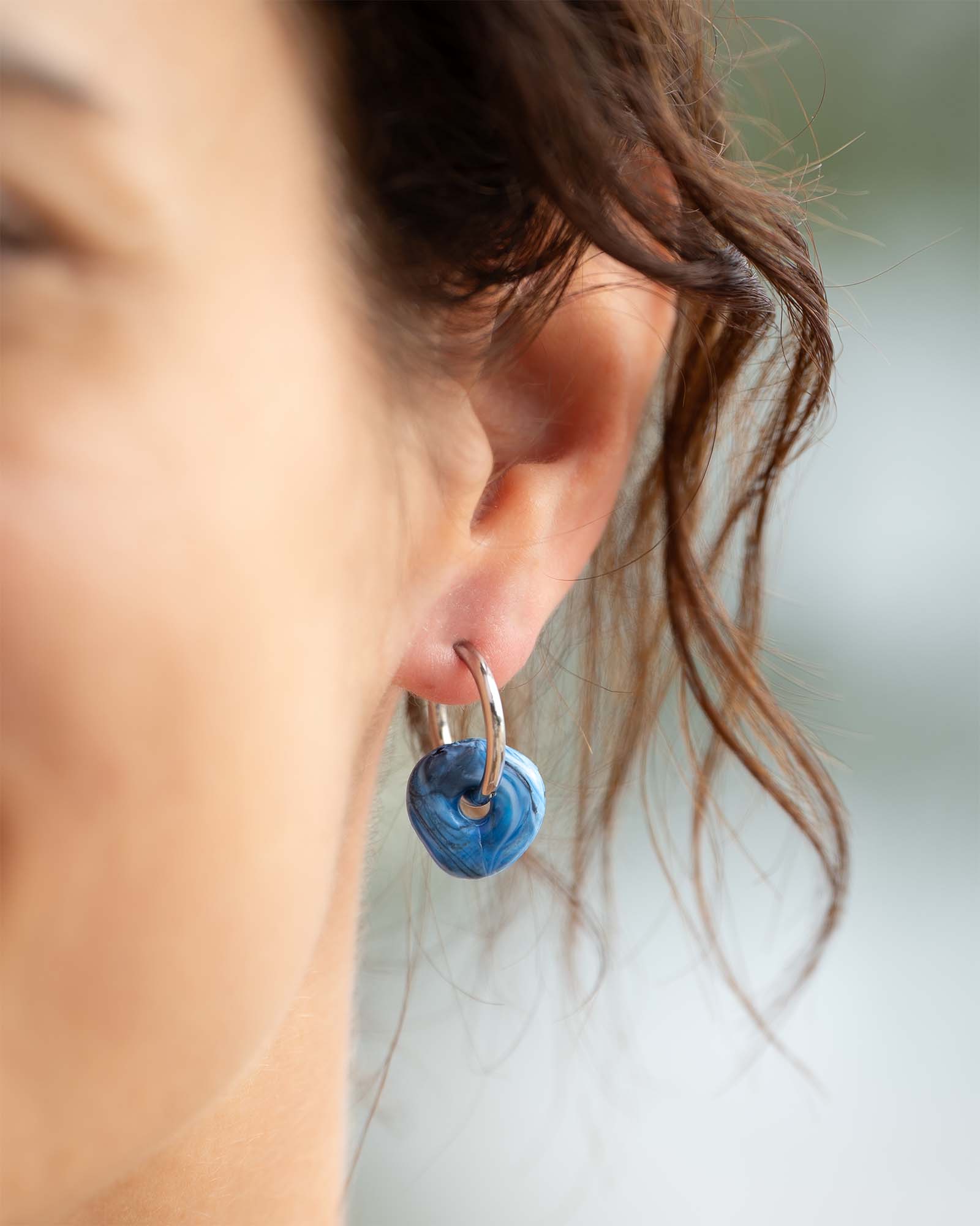 Creolen Silber mit Anhänger blau aus recyceltem Meeresplastik KOHO Schmuck