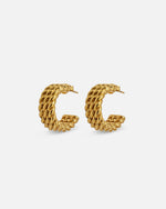 Bold Statement Hoops Gold in Seiloptik