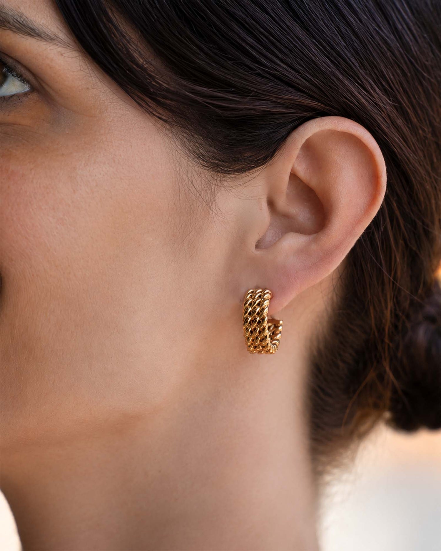 Bold Statement Hoops Gold in Seiloptik Wasserfest und Allergiefreundlich