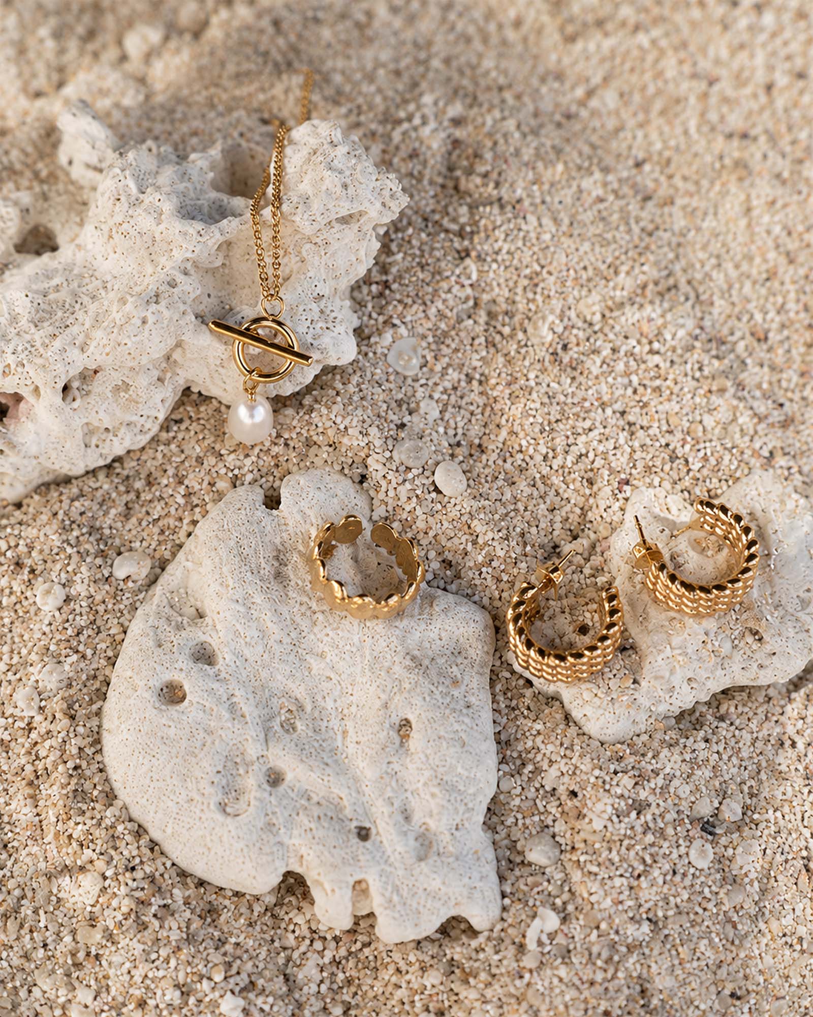 Wasserfester Schmuck Halskette mit Perle, Ring mit Muscheln und Ohrringe in Seil Optik Look