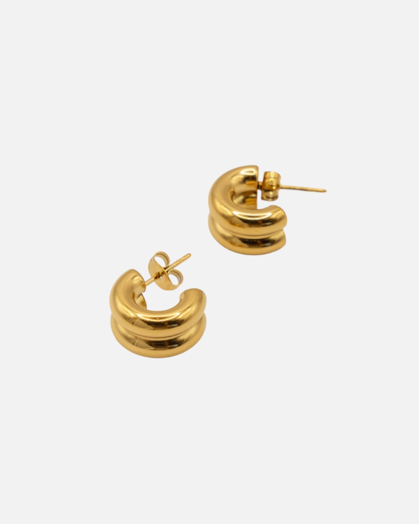 Capri Hoops Gold aus 18K vergoldetem Edelstahl mit moderner C-Form