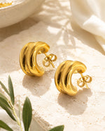 Capri Hoops Gold aus 18K vergoldetem Edelstahl mit moderner C-Form