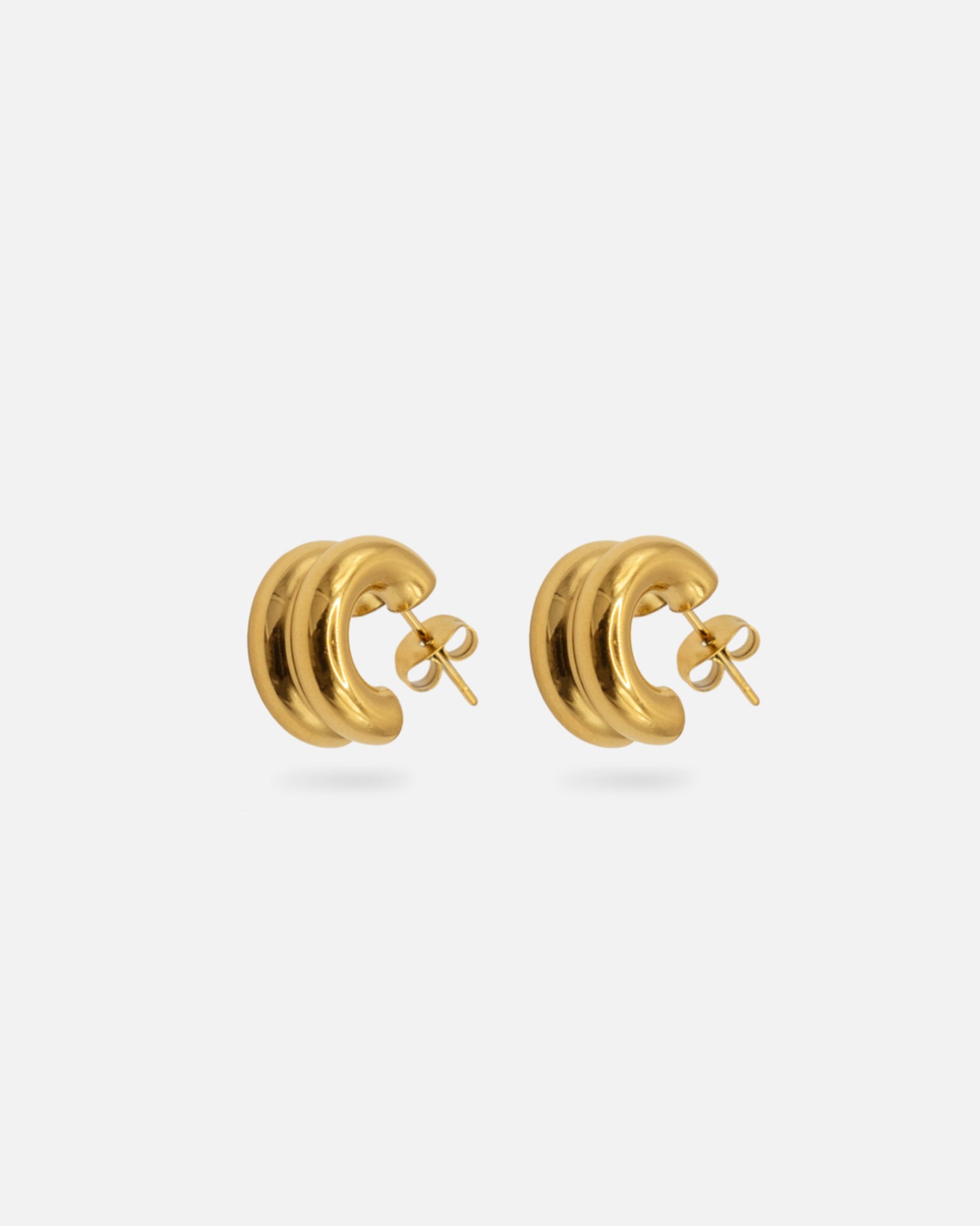 Capri Hoops Gold aus 18K vergoldetem Edelstahl mit moderner C-Form