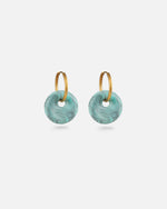 Creolen Edelstahl Gold Fine Look mit türkis Kaori Charms aus recyceltem Meeresplastik