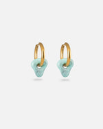 Creolen Nalea Gold Edelstahl mit türkis grünen Charms aus recyceltem Meeresplastik von KOHO