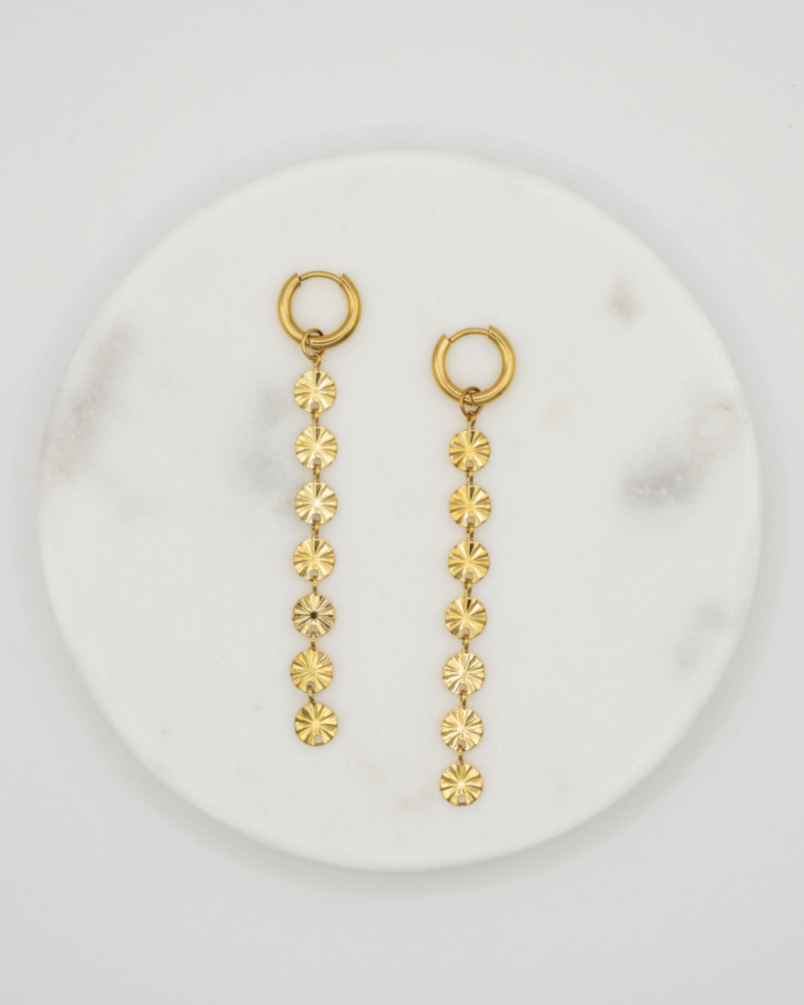 Sun Drops Gold lange Ohrringe aus 18K vergoldetem Edelstahl mit runden Sonnenplättchen