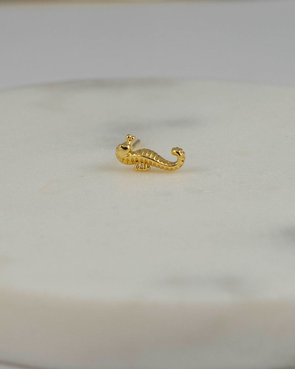 Ohrstecker Mini Seahorse Gold aus 18K vergoldetem Edelstahl mit Seepferdchen-Design