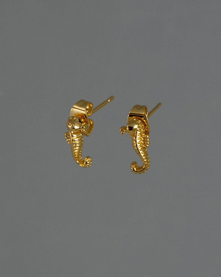 Ohrstecker Mini Seahorse Gold aus 18K vergoldetem Edelstahl mit Seepferdchen-Design