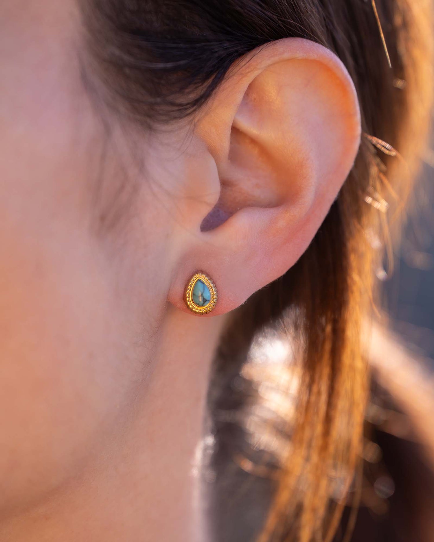 Boho Ohrstecker mit Türkis Naturstein Gold Wasserfest 