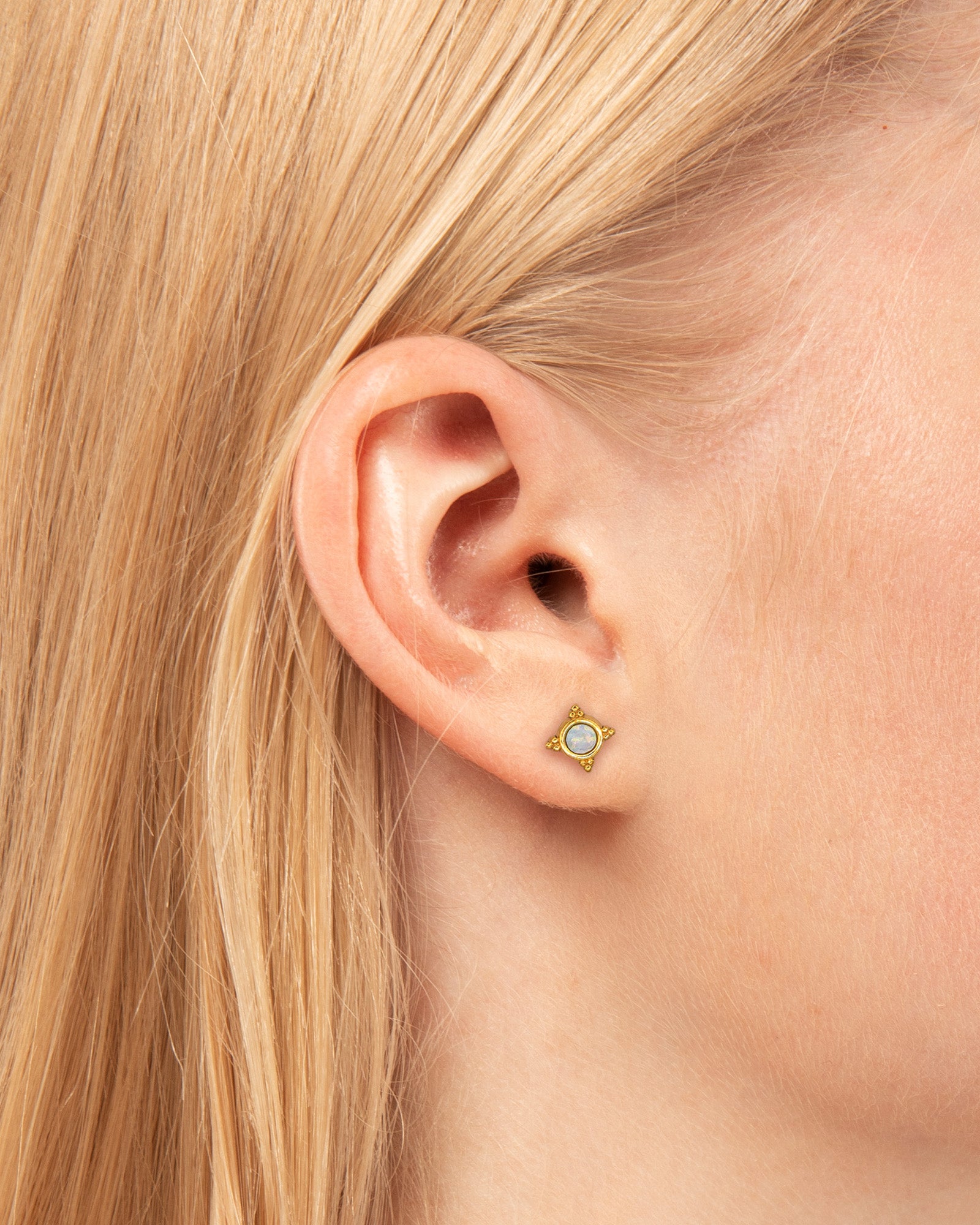 KOHO Opal Mini Studs – elegante vergoldete Ohrstecker