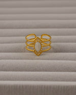 Ring Calista Gold aus 18K vergoldetem Edelstahl mit hellem Emaille-Detail