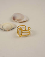 Ring Calista Gold aus 18K vergoldetem Edelstahl mit hellem Emaille-Detail