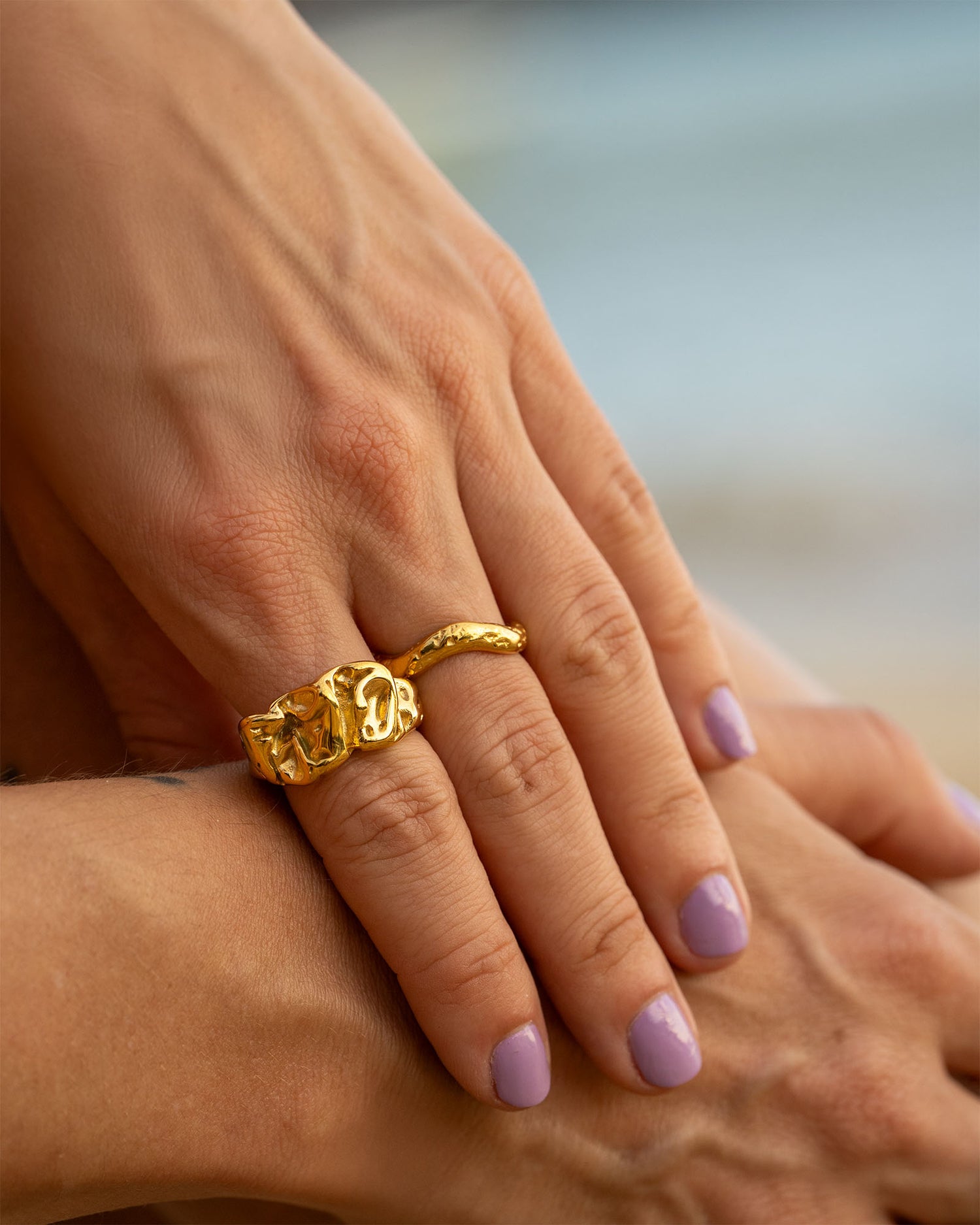 Goldener offener Ring Skulpturales Design