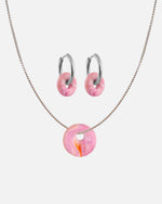 KOHO Schmuckset Halskette mit Kaori Charm und Creolen Paar mit Mali Charms aus Meeresplastik Silber Coral Drift