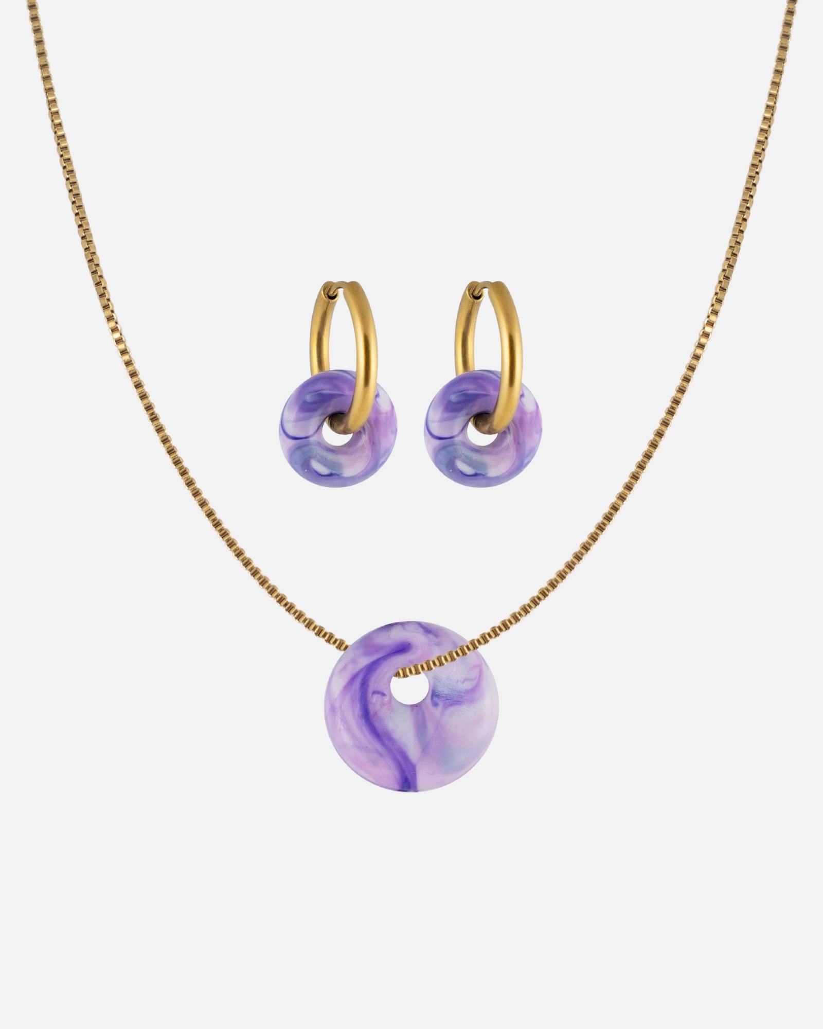 KOHO Schmuckset Halskette mit Kaori Charm und Creolen Paar mit Mali Charms aus Meeresplastik Gold Lilac Flow