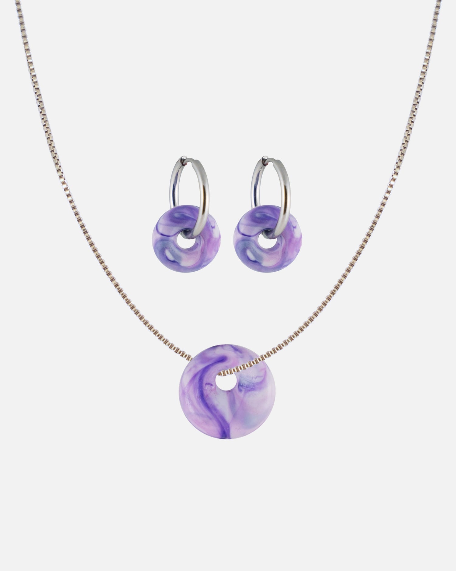 KOHO Schmuckset Halskette mit Kaori Charm und Creolen Paar mit Mali Charms aus Meeresplastik Silber Lilac Flow