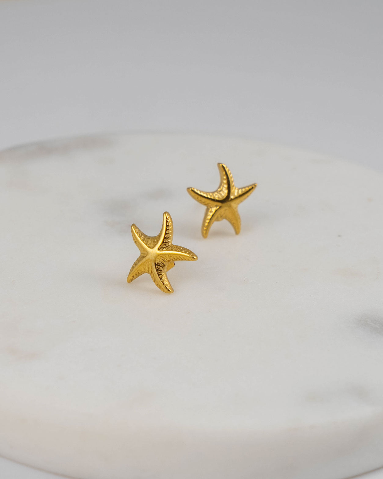 Starfish Studs Gold aus 18K vergoldetem Edelstahl mit Seestern-Design