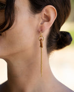 Tulum Drops Gold lange Ohrringe aus 18K vergoldetem Edelstahl mit Holzring und goldenen Ketten