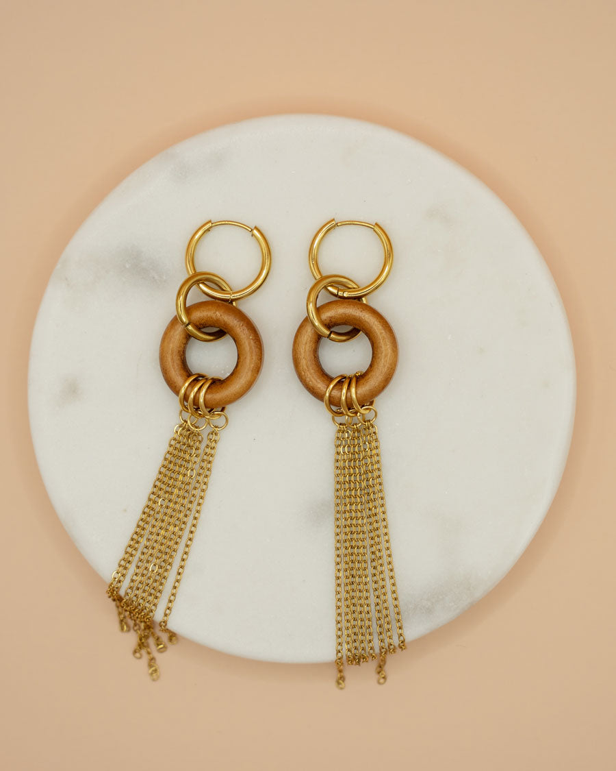 Tulum Drops Gold lange Ohrringe aus 18K vergoldetem Edelstahl mit Holzring und goldenen Ketten