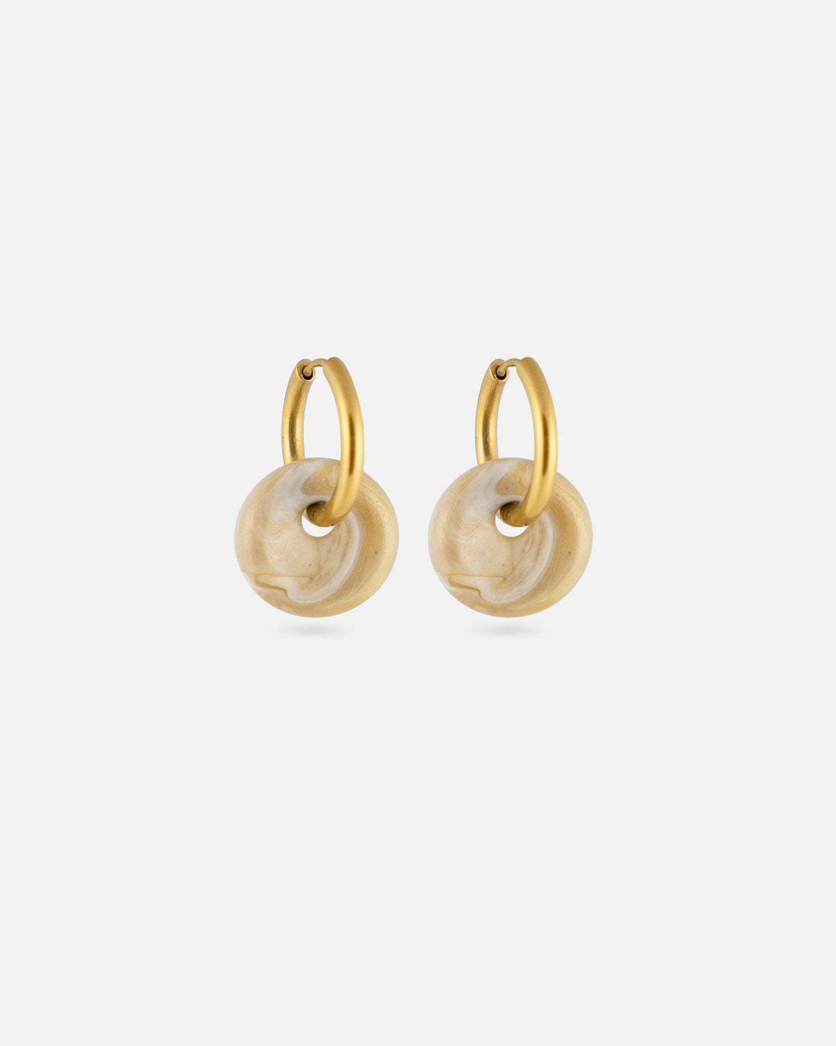 KOHO Hoops Gold mit goldenem Kaori Charm Anhänger aus Meeresplastik