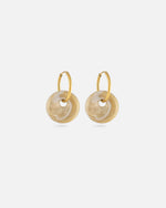 KOHO Hoops Gold mit goldenem Kaori Charm Anhänger aus Meeresplastik